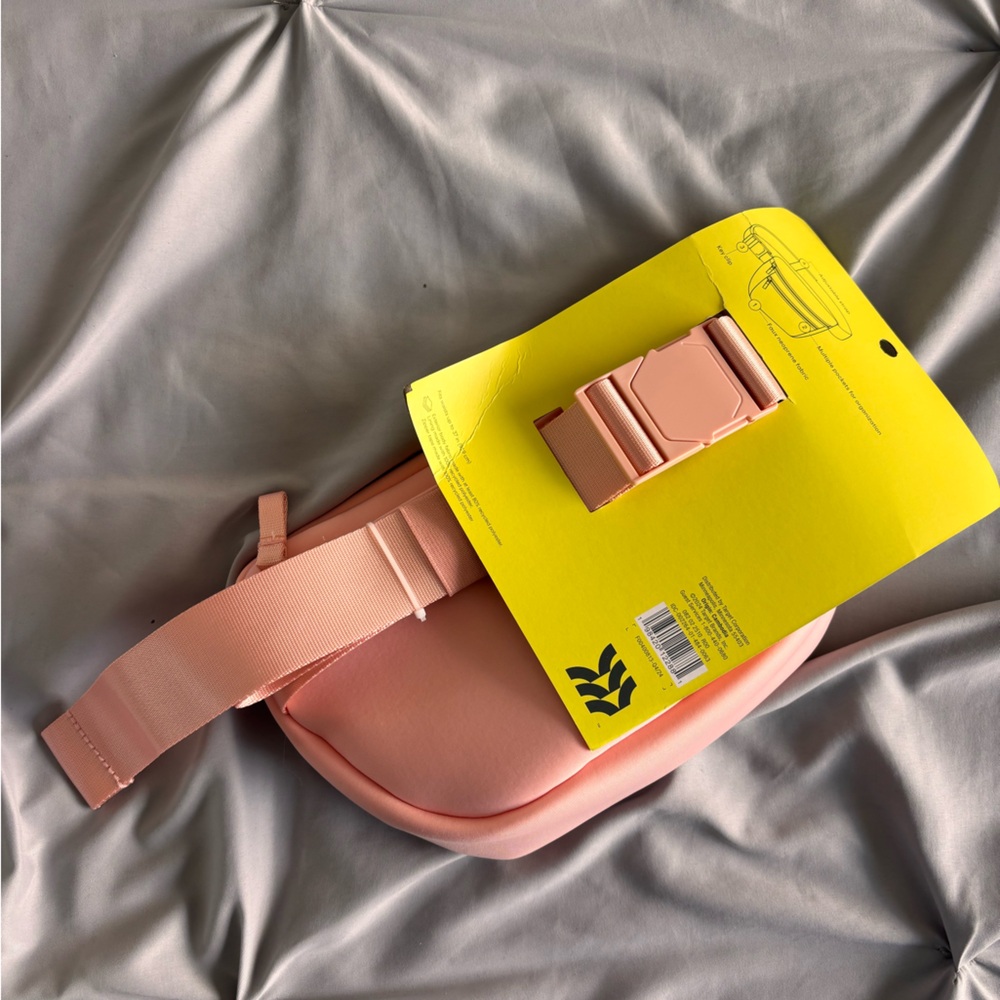All in Motion Premium Belt Bag Blush Pink Water Resistant Fanny Pack NWT - Picture 3 of 3